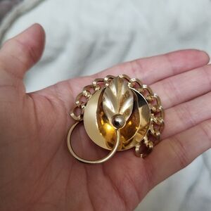 Vintage Gold Tone Leaf Brooch